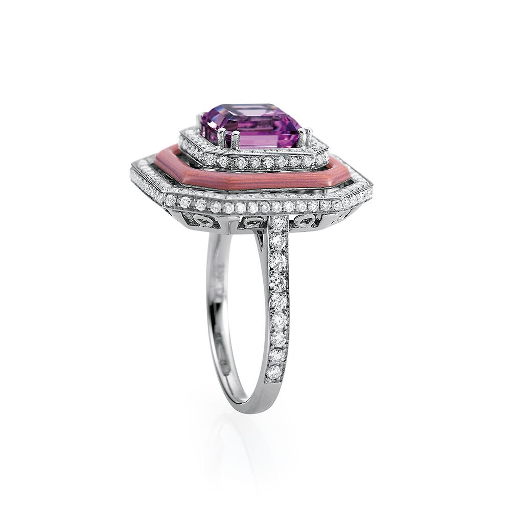 Gold-Ring mit Diamanten, rosafarbenem Emaille und rosafarbenem Edelstein