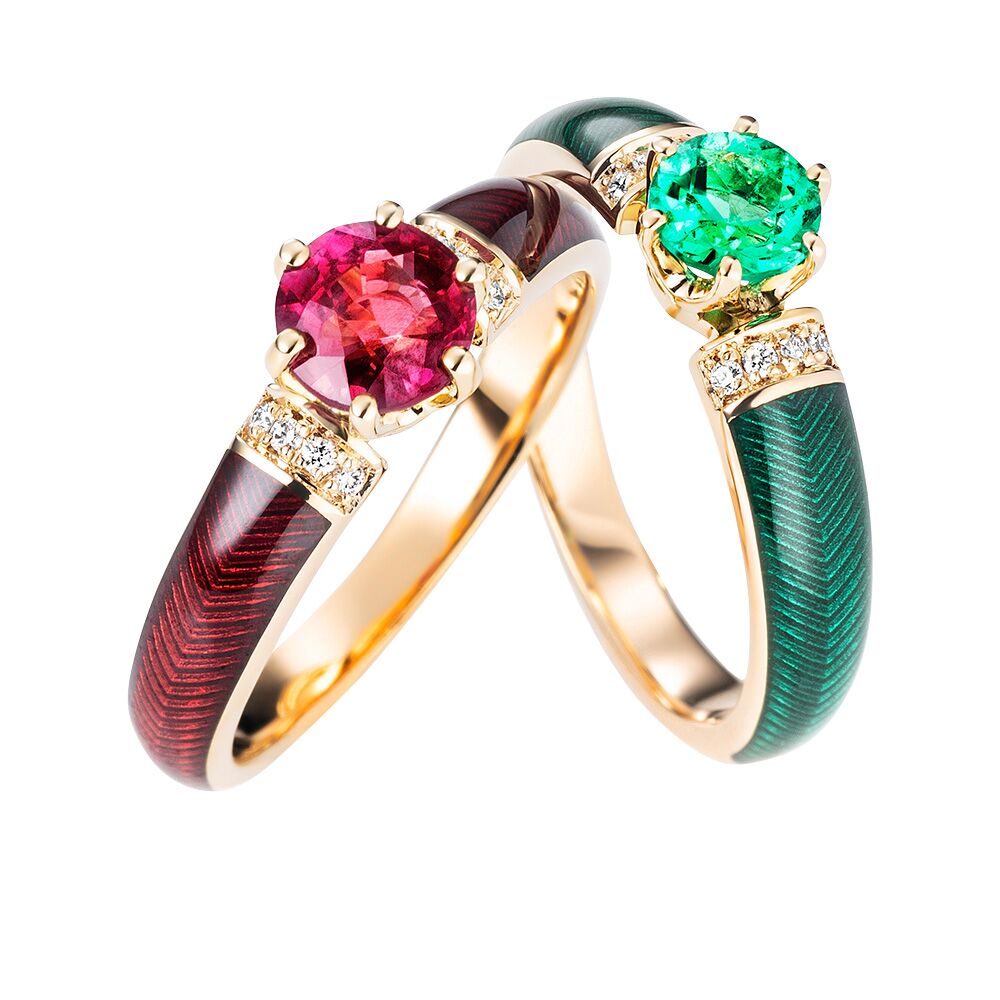 Diamant-besetzter Gold-Ring mit grün emailliertem Guilloche und Smaragd