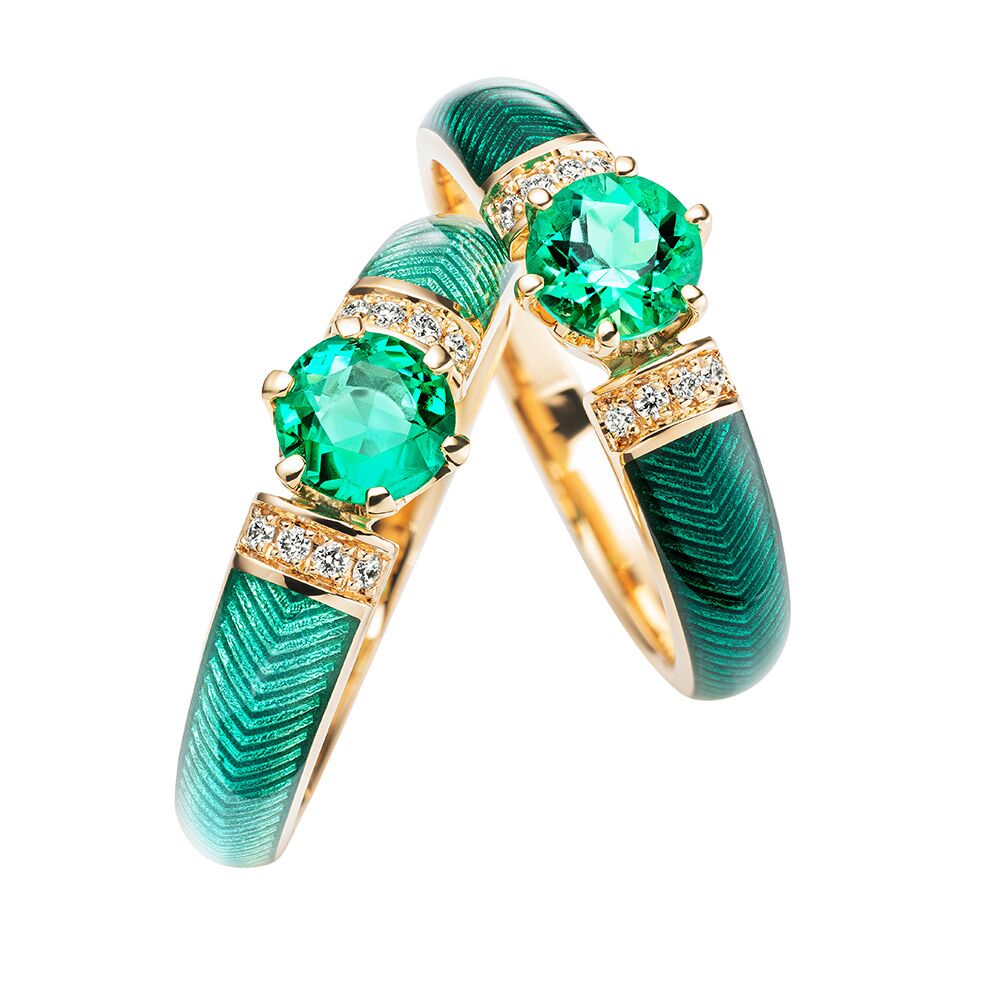 Diamant-besetzter Gold-Ring mit grün emailliertem Guilloche und Smaragd