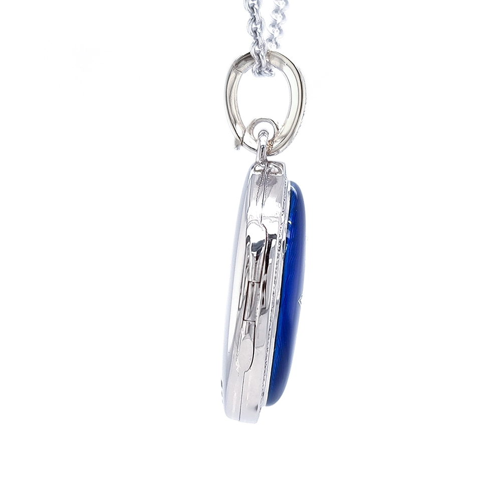 Medaillon aus Weißgold in Electric Blue Farbe und ovaler Form verziert mit einem Kranz aus Brillanten und einem Brillanten-Stern