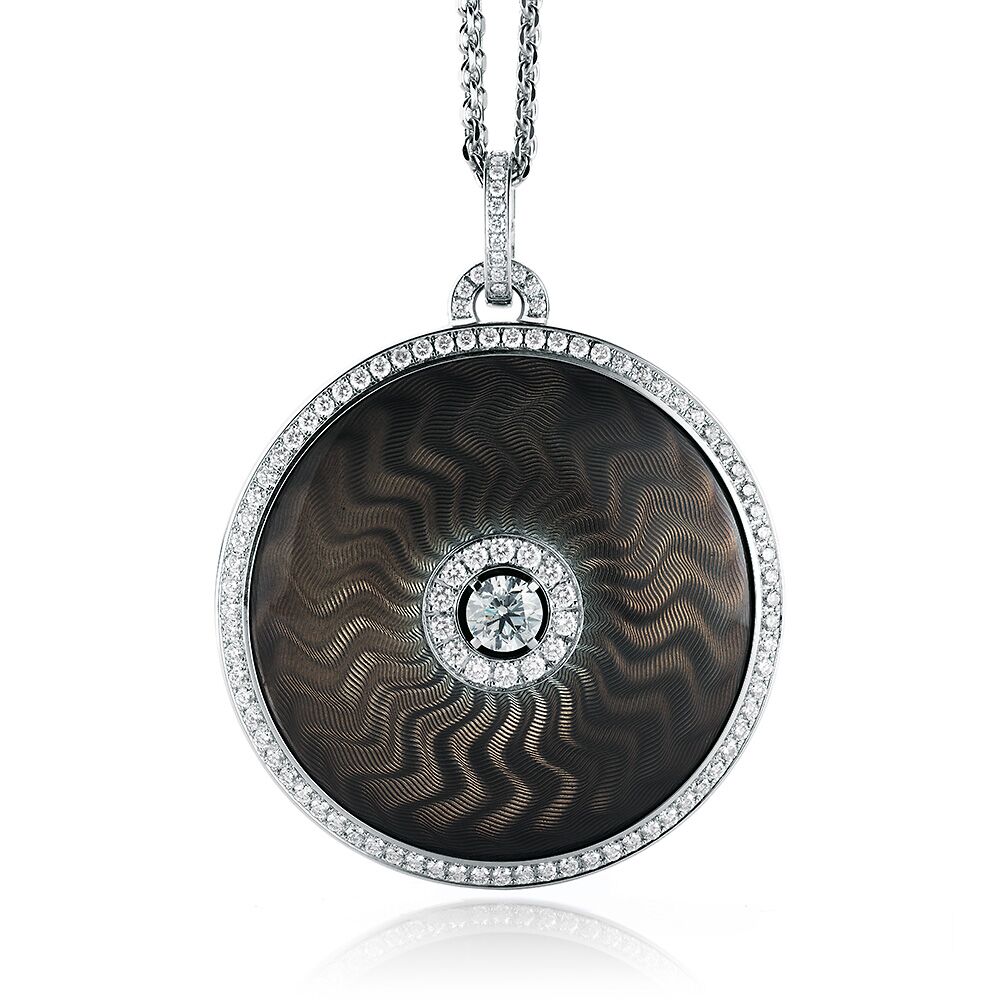 gravierter Gold Anhänger mit Diamanten und braungrauem Emaille
