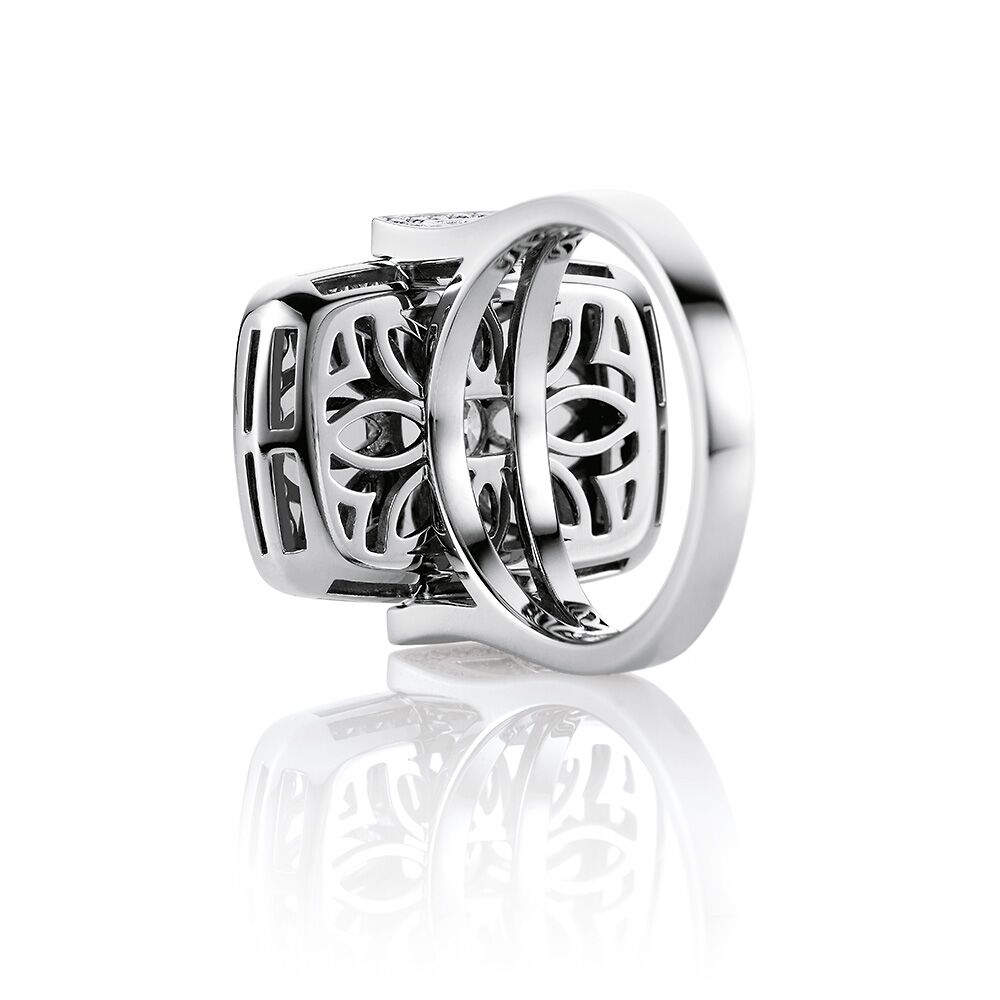 Diamant-besetzter Gold-Ring mit blau emailliertem Guilloche
