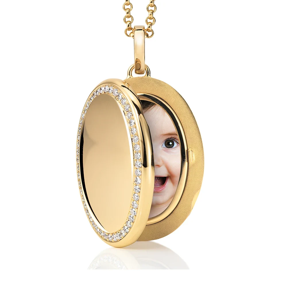 Oval locket necklace in yellow gold adorned with a diamond set bezel
