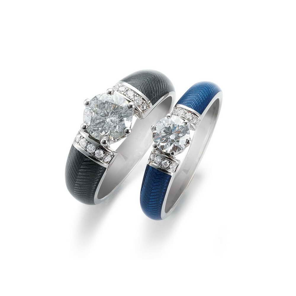 Gold Ring with grey enameled guilloche and diamonds
