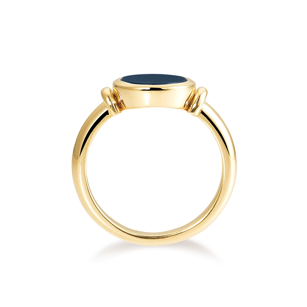 Gold Niccolo Signet ring with family crest engraving