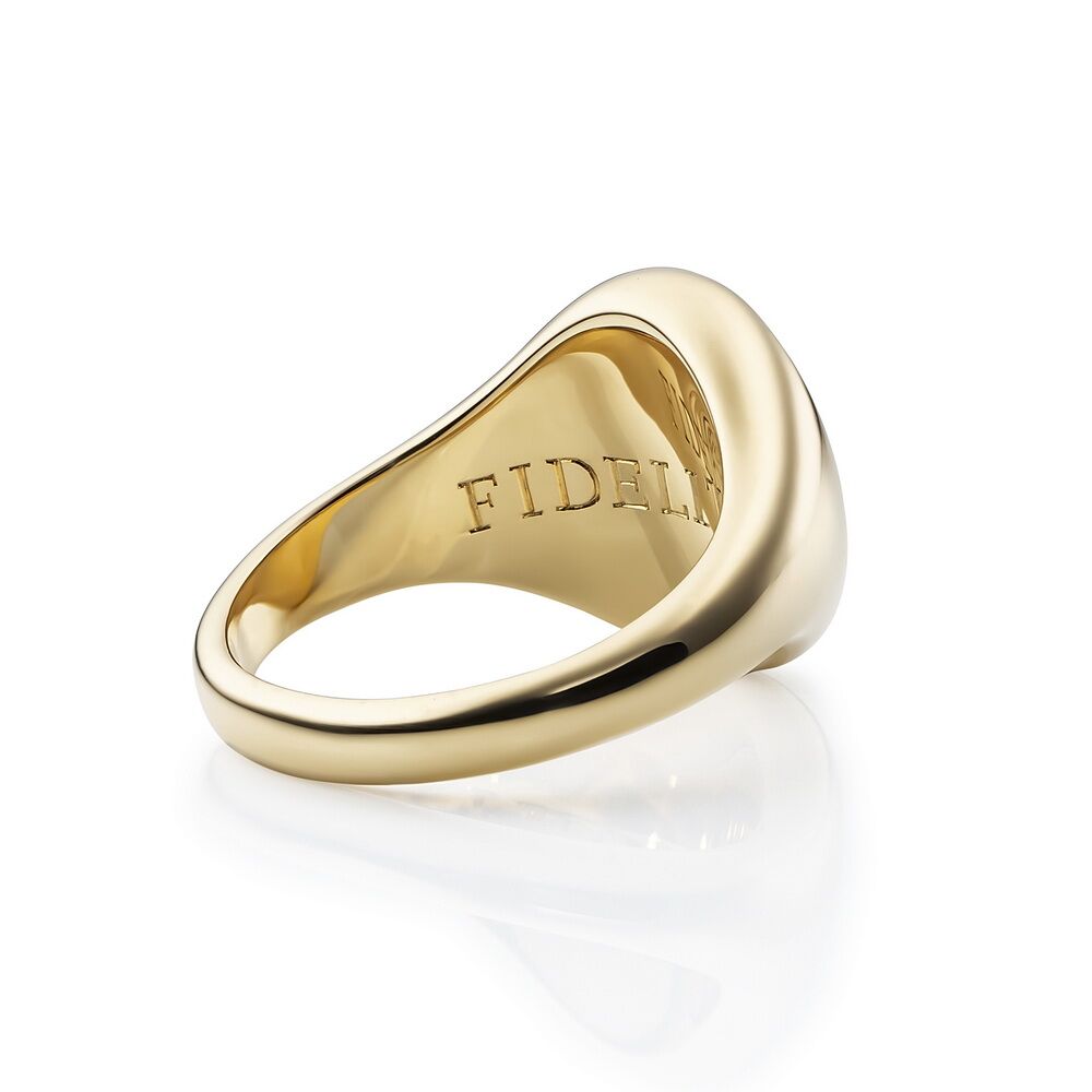 Oval signet ring in 18k yellow gold with hand engraving of a griffin