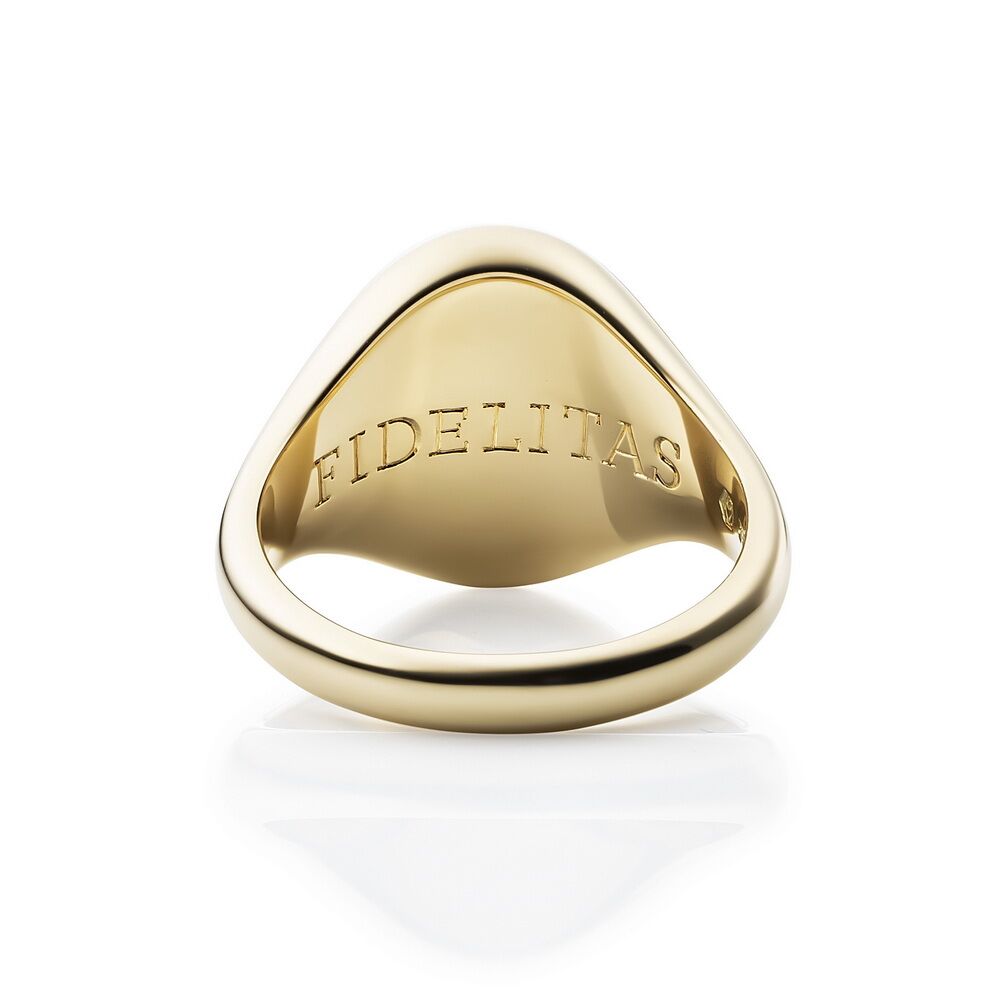Oval signet ring in 18k yellow gold with hand engraving of a griffin