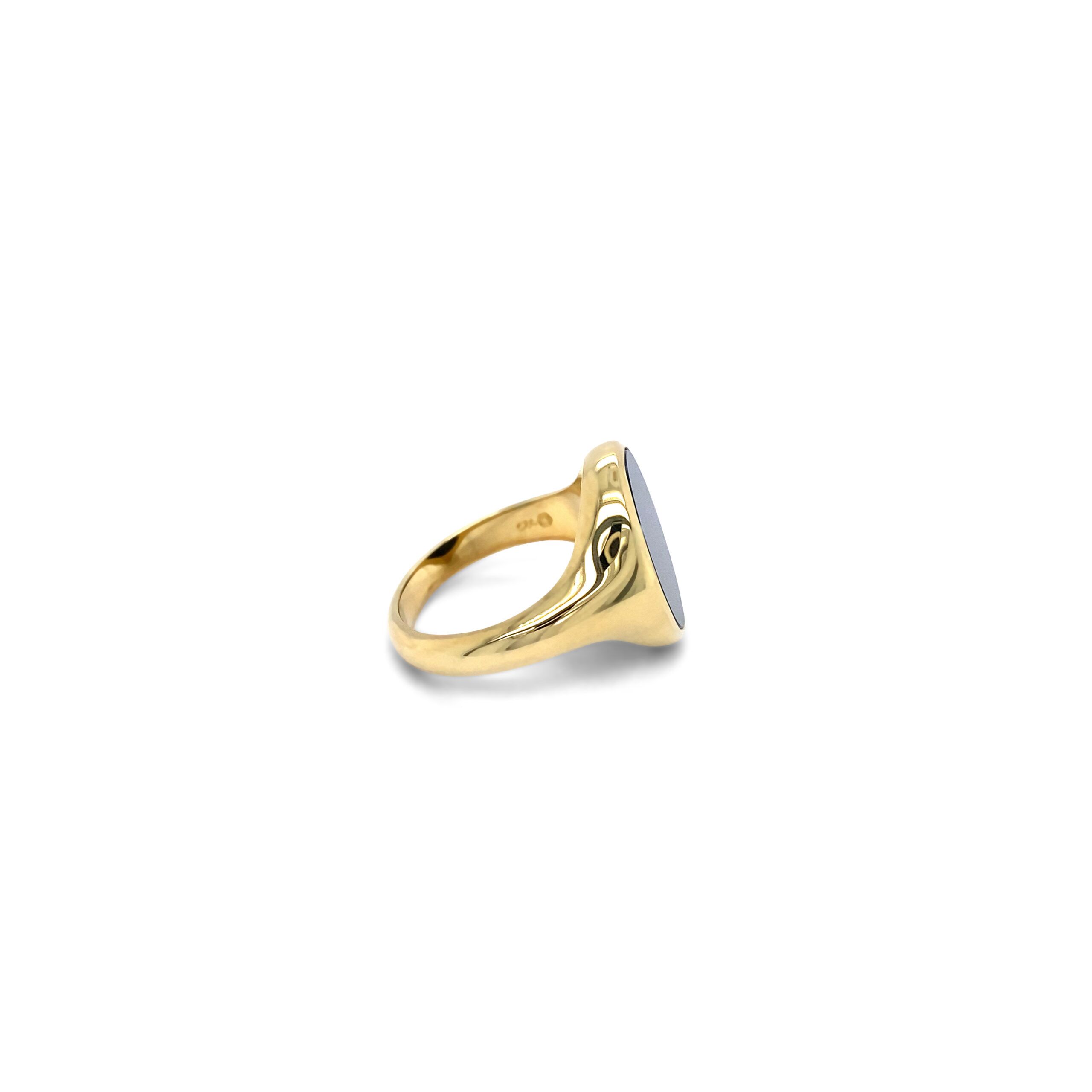 Signet ring in yellow gold with oval and blue onyx 17.0 x 13.0 mm - without engraving Side view from right