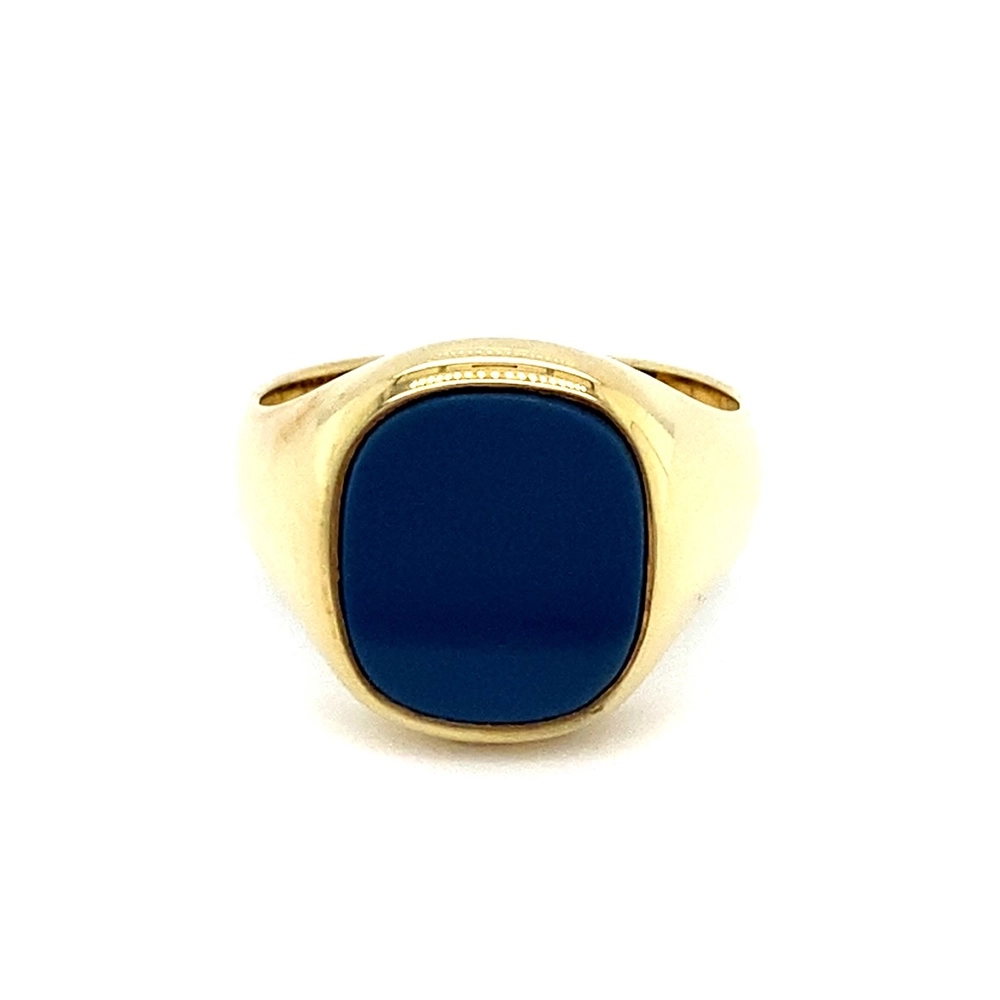 Signet ring yellow gold and a rectangluar blue gemstone on top