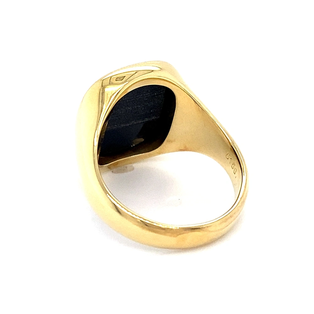 Signet ring yellow gold and a rectangular blue gemstone on top