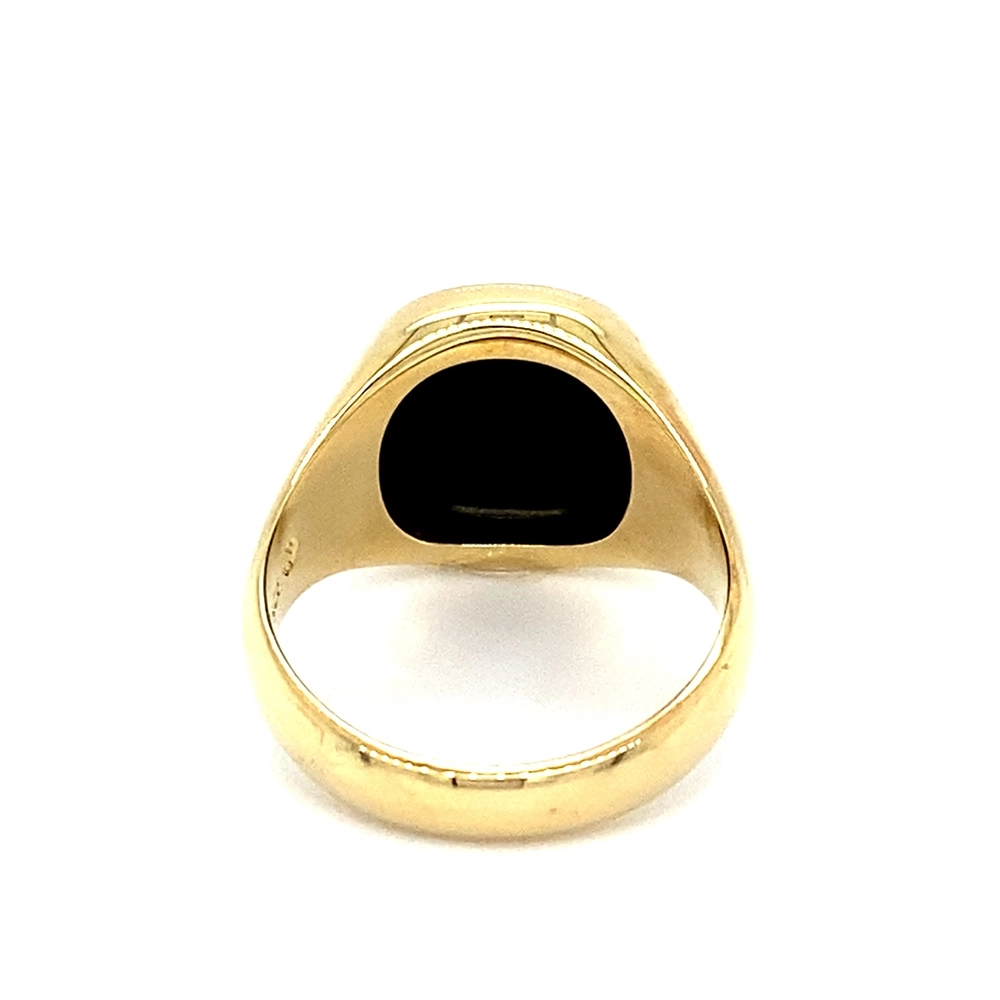 Signet ring yellow gold and a rectangluar blue gemstone on top