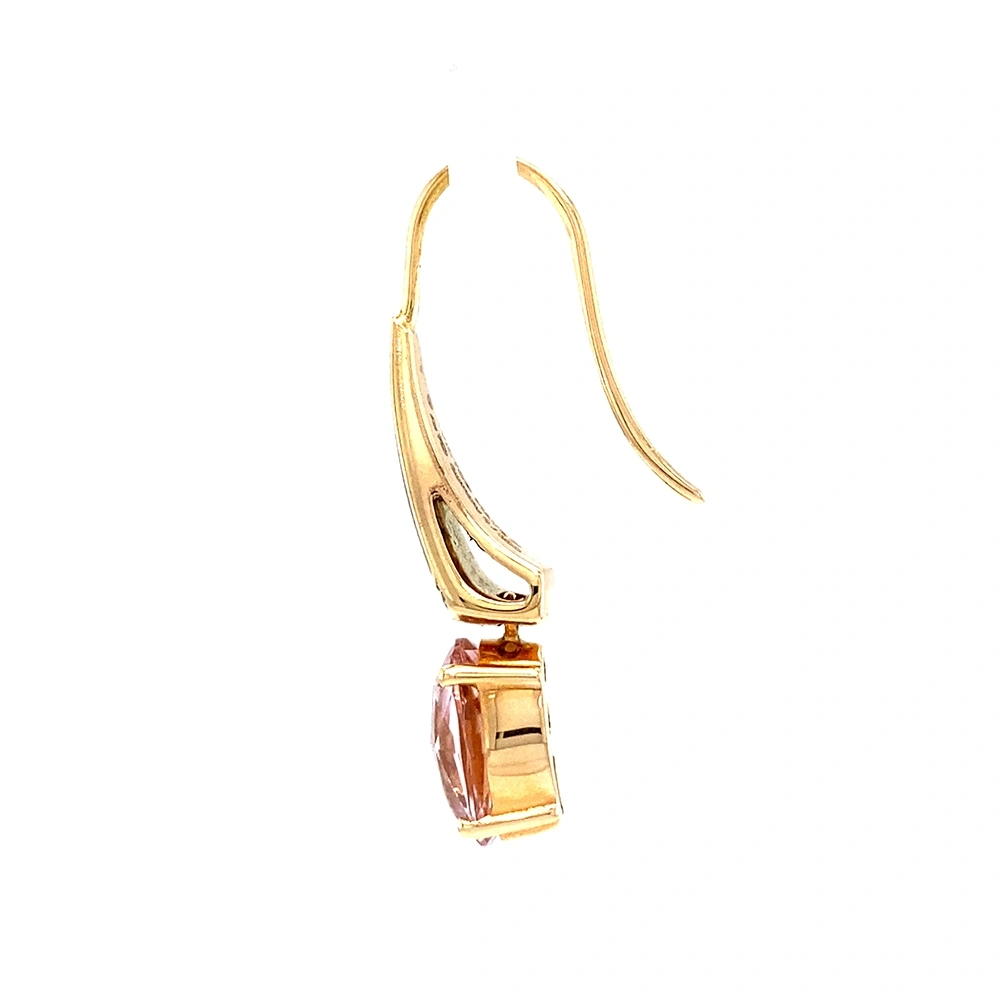 Ohrhänger aus Roségold mit brauner Farbe verziert mit Brillanten und einem rosanem Edelstein