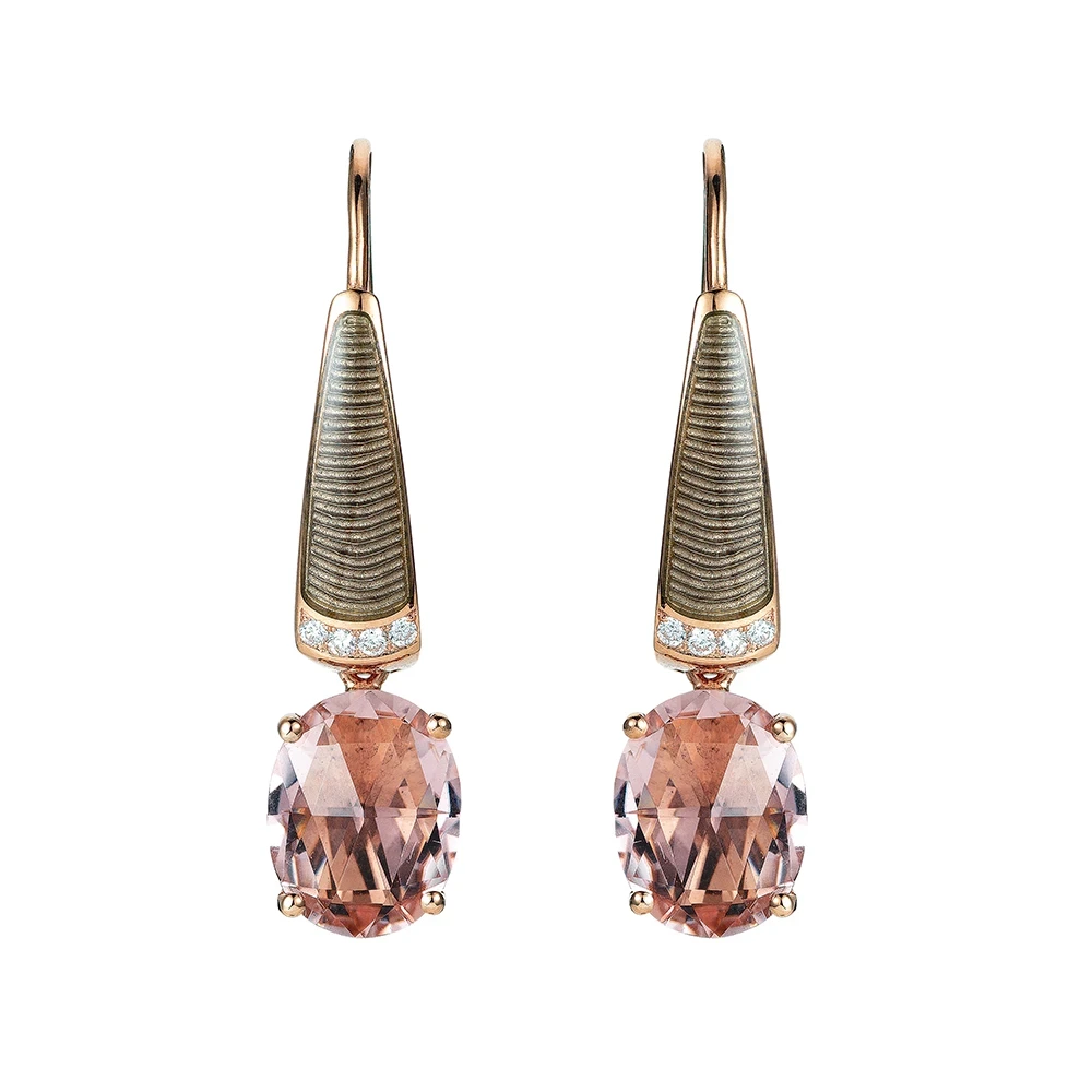Ohrhänger aus Roségold mit brauner Farbe verziert mit Brillanten und einem rosanem Edelstein