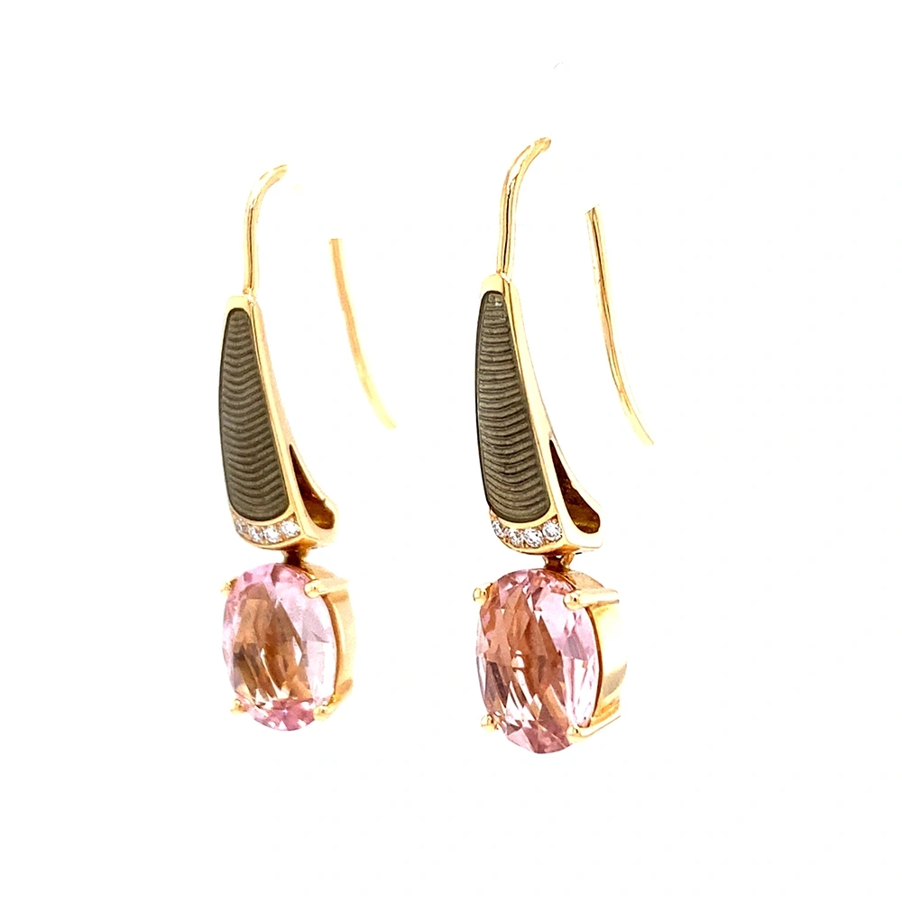 Ohrhänger aus Roségold mit brauner Farbe verziert mit Brillanten und einem rosanem Edelstein