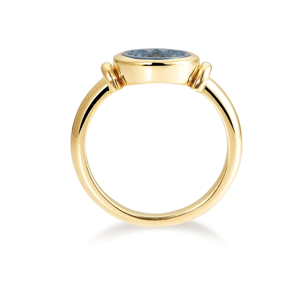 Oval crest ring yellow gold blue gemstone coat of arms engraving