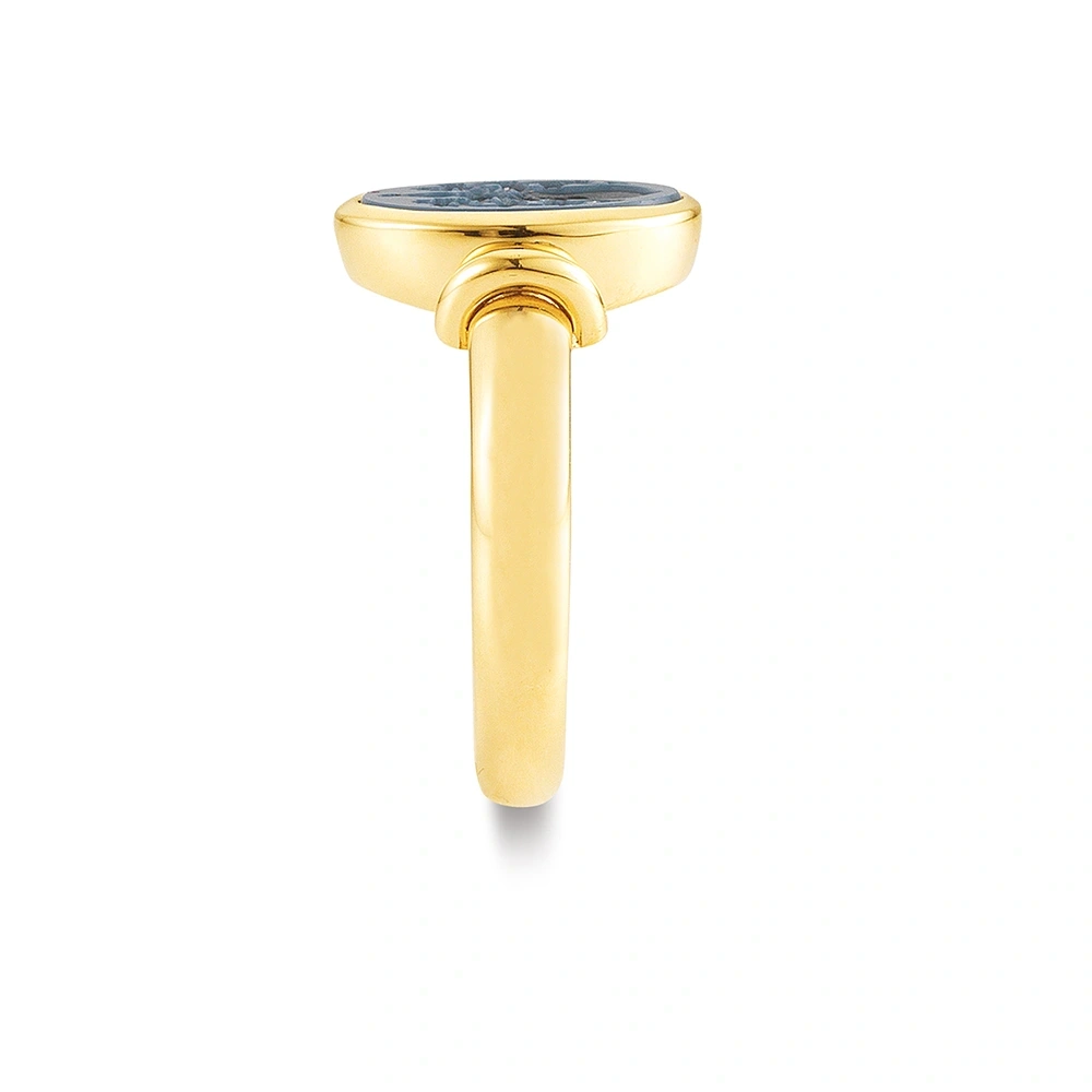 Oval crest ring yellow gold blue gemstone coat of arms engraving