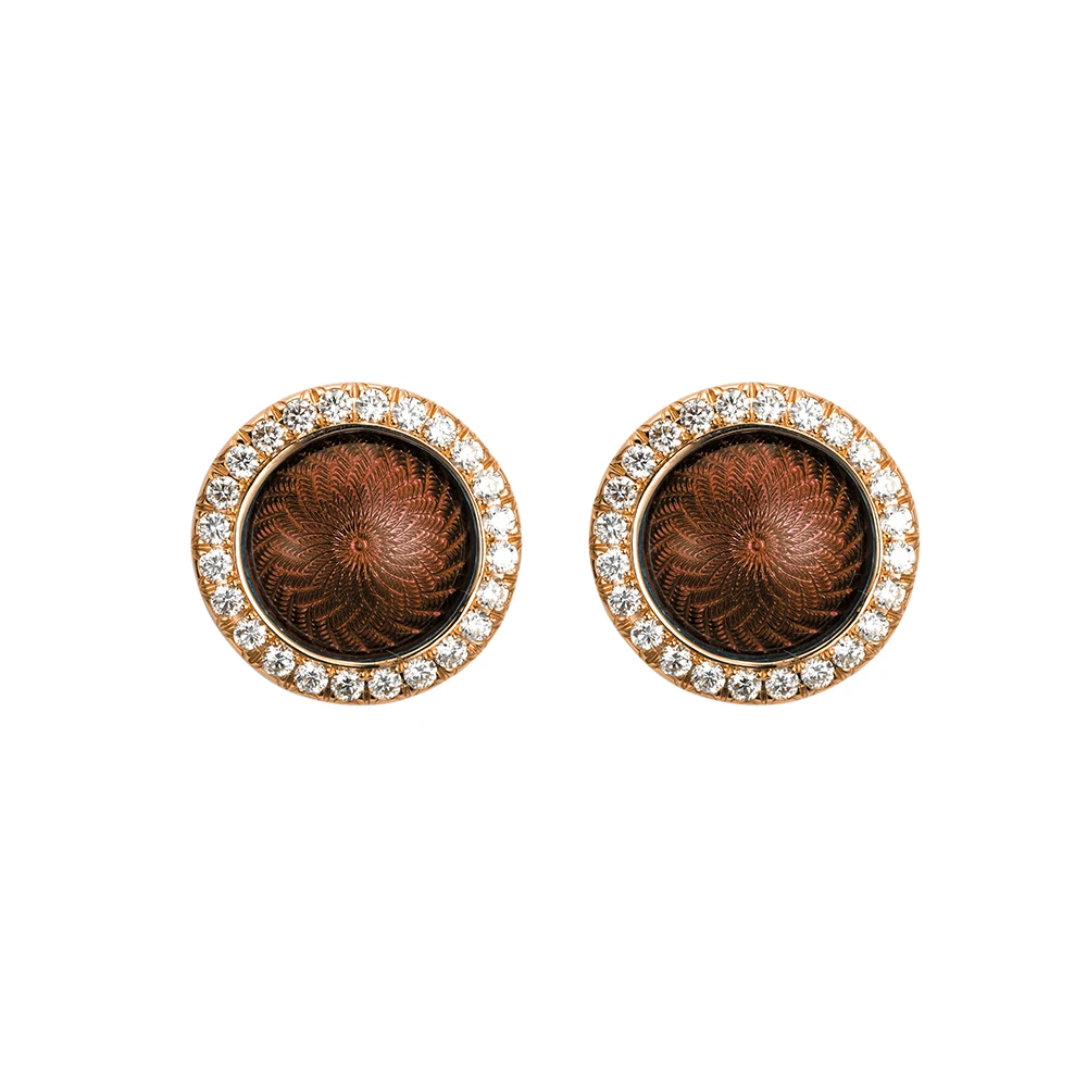 Bouton-Ohrschmuck Candy aus Roségold mit rundem, leicht gewölbtem Mittelteil, purpurfarbener Emaille im Windmühlenmuster und 48 Brillanten, Durchmesser 12,2 mm.