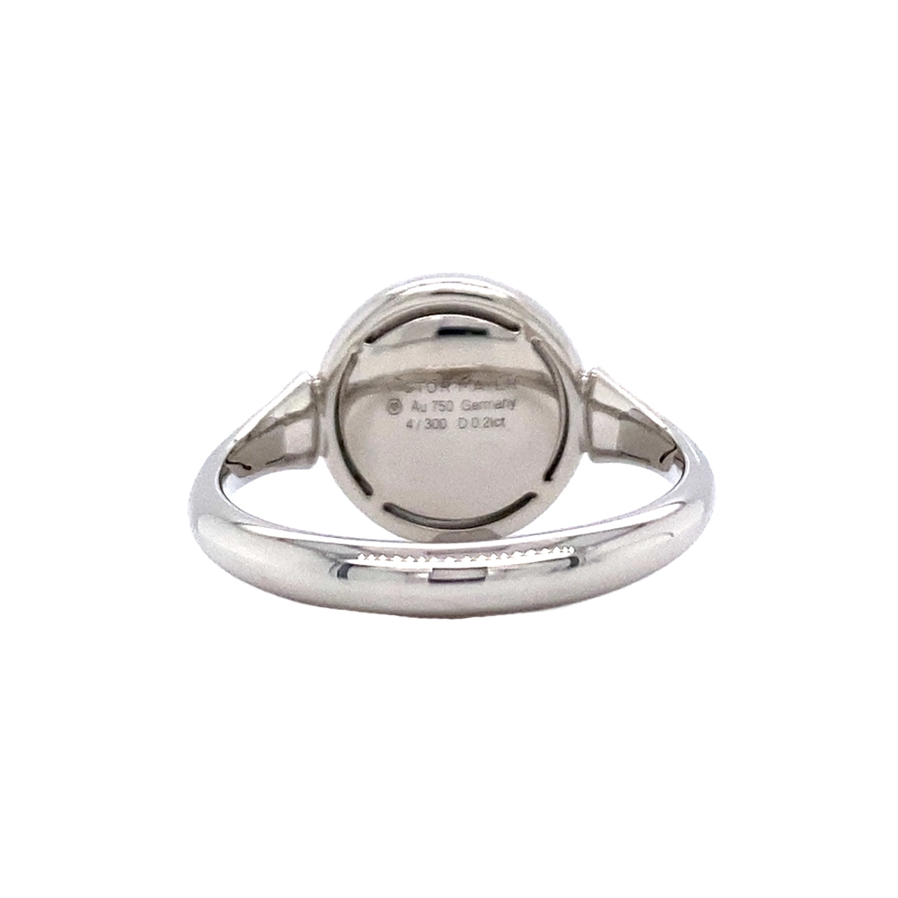 Ring Candy aus Weißgold mit rundem, leicht gewölbtem Kopf, petrolblauer Emaille im Windmühlenmuster und 22 Brillanten, Durchmesser 12,2 mm.