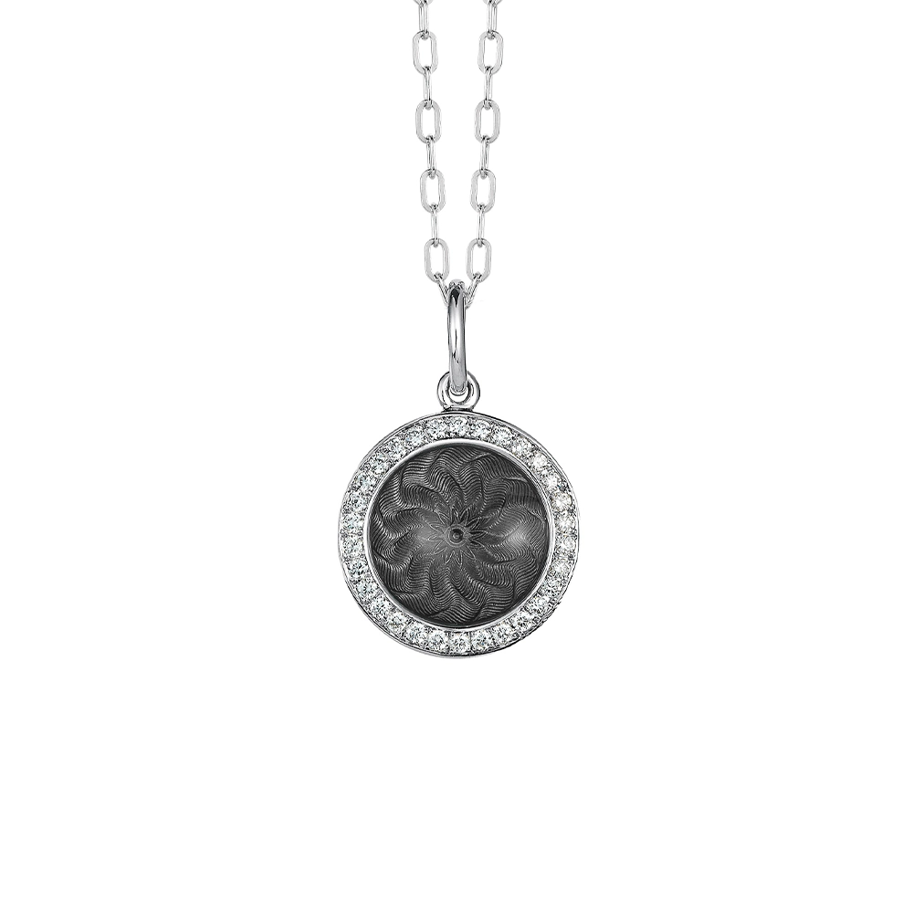 Runder Anhänger Trance aus Weißgold mit konkav gewölbter tahitigrauer Feueremaille über Windmühlen Guilloché und feinem Brillantkranz, Durchmesser 12,5 mm.