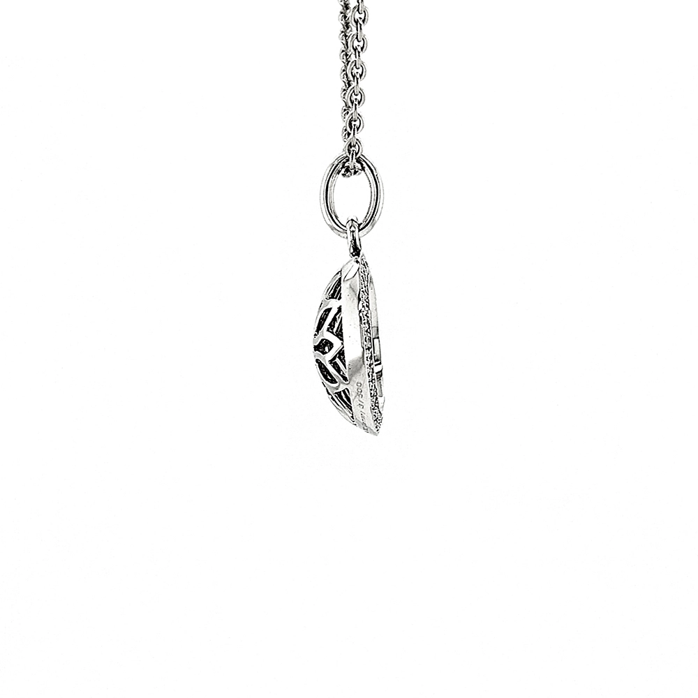 Runder Anhänger Trance aus Weißgold mit konkav gewölbter tahitigrauer Feueremaille über Windmühlen Guilloché und feinem Brillantkranz, Durchmesser 12,5 mm.