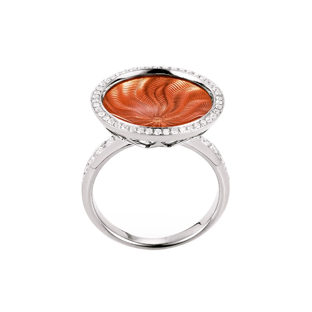 Ring Trance aus Weißgold mit gelbgoldener Basis unter der konkav gewölbten rosa Feueremaille, Windmühlen Guilloché und umlaufendem Brillantkranz, Ringkopf Durchmesser 18,4 mm.
