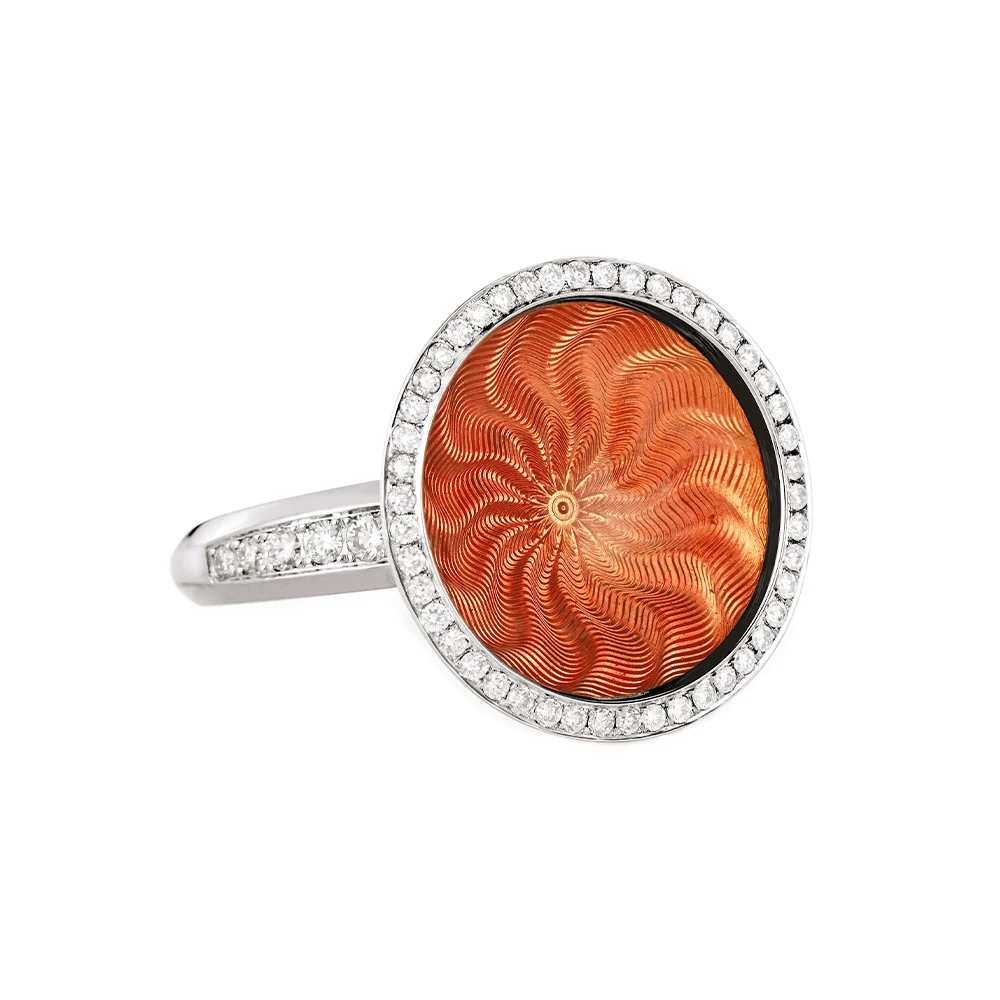 Ring Trance aus Weißgold mit gelbgoldener Basis unter der konkav gewölbten rosa Feueremaille, Windmühlen Guilloché und umlaufendem Brillantkranz, Ringkopf Durchmesser 18,4 mm.