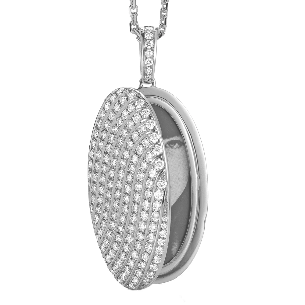 Medaillon aus Weißgold mit Brillanten