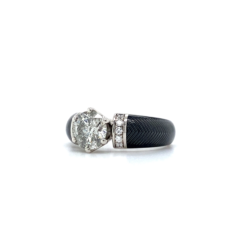 Golden ring with a white centre stone and two rows of small diamonds next to it. The ring shoulders are coloured grey.