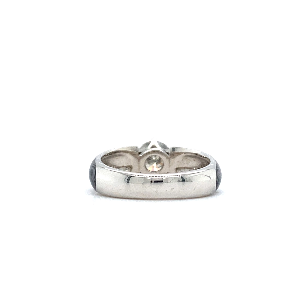 Golden ring with a white centre stone and two rows of small diamonds next to it. The ring shoulders are coloured grey.