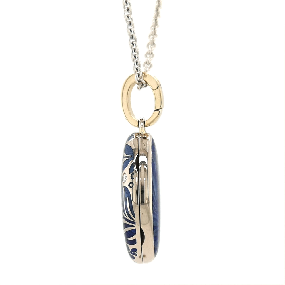 Ovaler Anhänger aus Weißgold mit blauer Farbe und Brillanten.