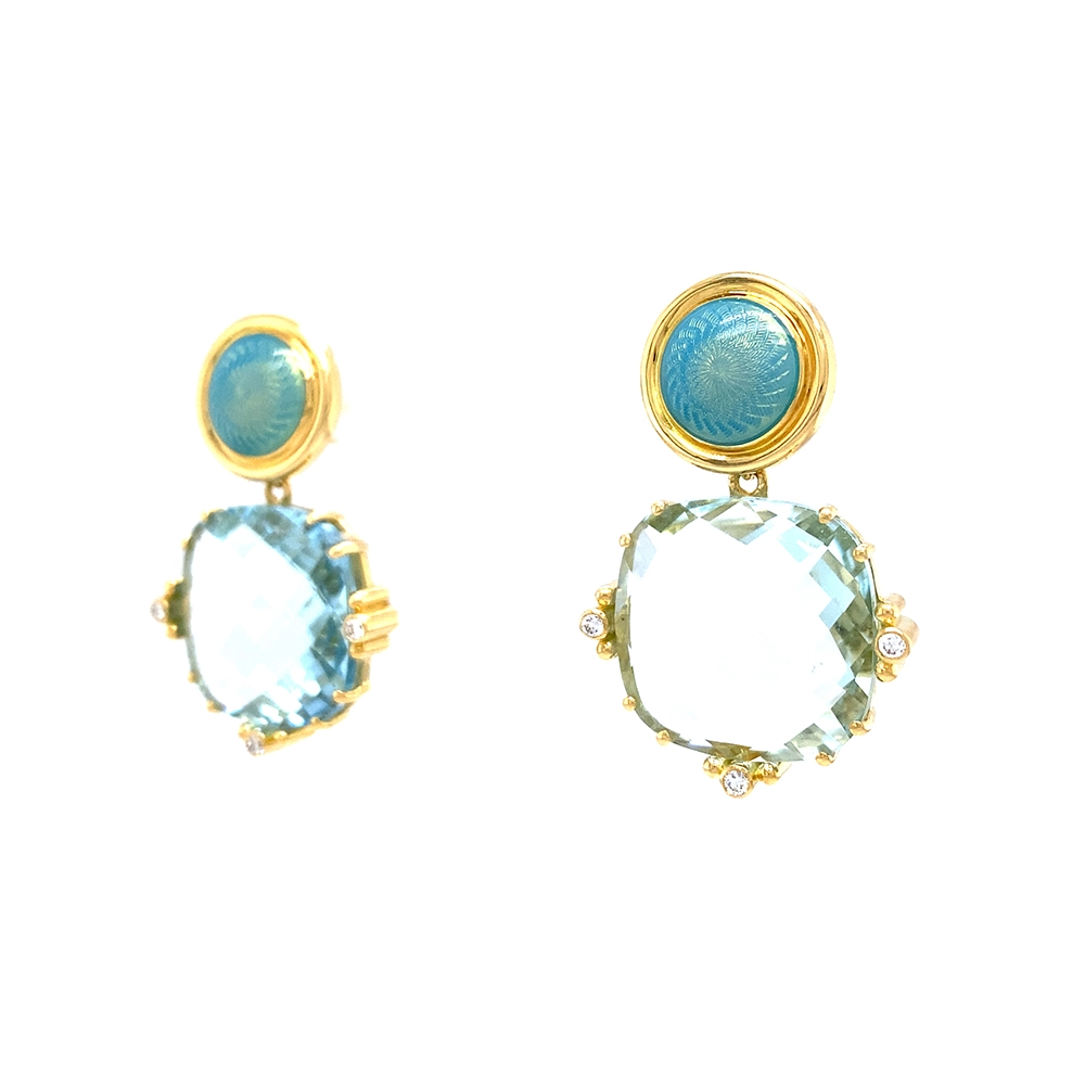 Paar Ohrhänger aus Gelbgold mit großen hellblauen Aquamarinen in Krappenfassungen, türkisfarbenen runden Emaille-Boutons und diamantbesetzten Krappen.