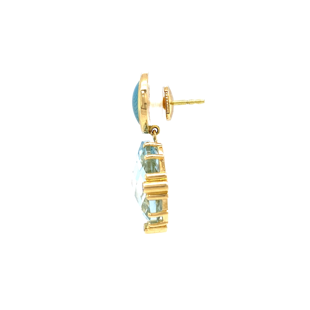 Paar Ohrhänger aus Gelbgold mit großen hellblauen Aquamarinen in Krappenfassungen, türkisfarbenen runden Emaille-Boutons und diamantbesetzten Krappen.
