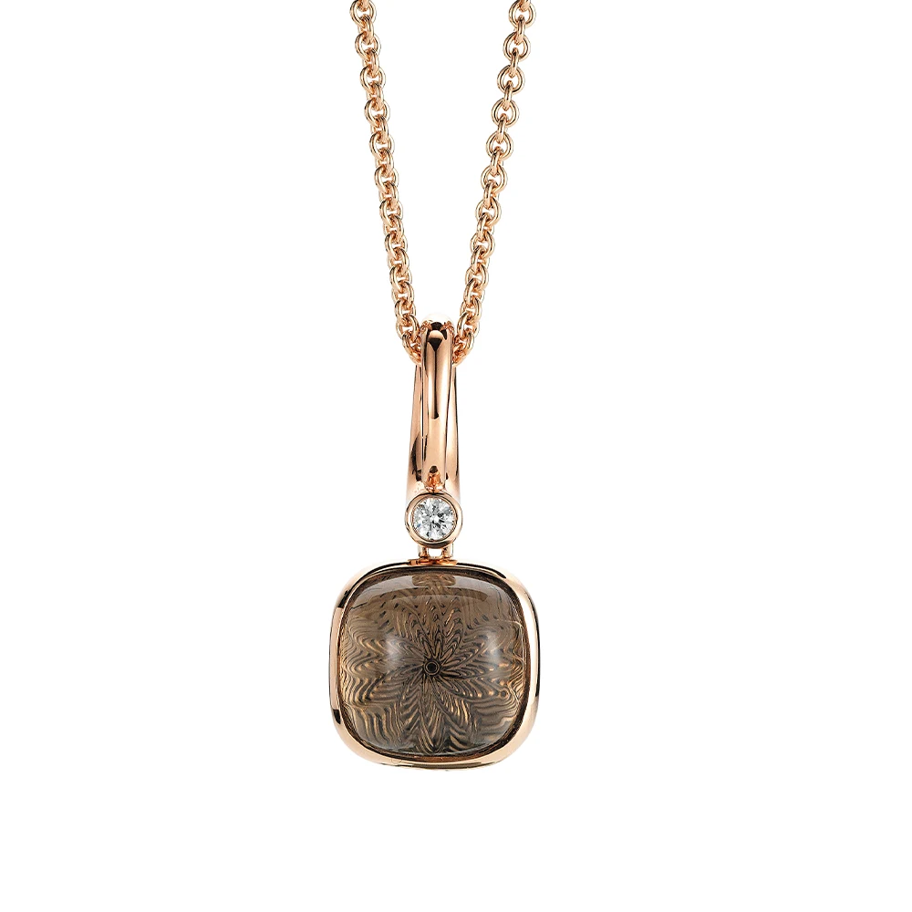 Era pendant in rose gold with a cushion-cut smoky quartz cabochon measuring 10 × 10 mm, a brown translucent gemstone set against a delicate guilloché wave pattern.